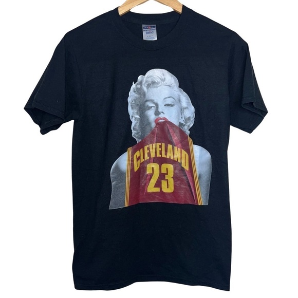 Marilyn Monroe Cleveland Cavaliers LeBron James T-shirt Unisex Size Small - Picture 1 of 5